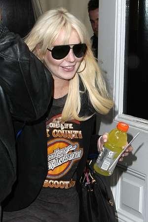 442078LindsayLohan115859--300x450 1