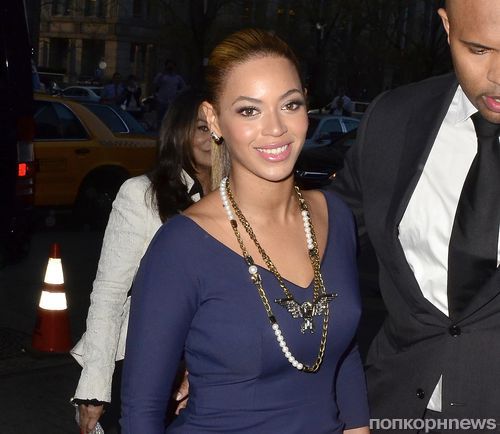 Спустя пару недель после родов Бейонсе показала свой плоский животик!