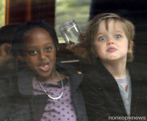 Детишки Анджелины Джоли дразнят папарацци: уморительные мордочки!