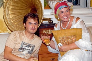 Молодой любовник сделал Надежде Бабкиной интимный подарок!