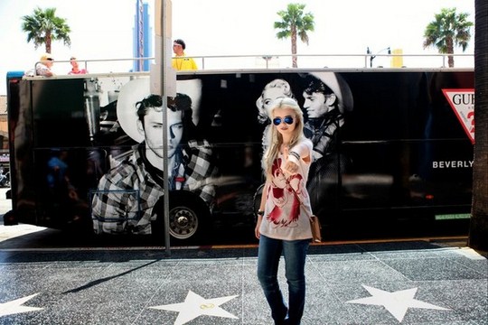 Модная «американка» Мика Ньютон показывает, как надо одеваться!