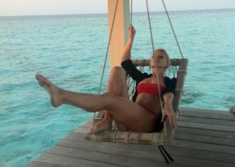 Ведущая Ольга Фреймут обнажилась на Мальдивах