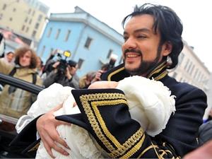 Филипп Киркоров сделал из крестин Аллы – Виктории шоу: самый полный фоторепортаж!