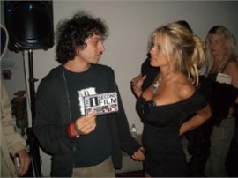 Памела Андерсон должна Америке больше полумиллиона долларов