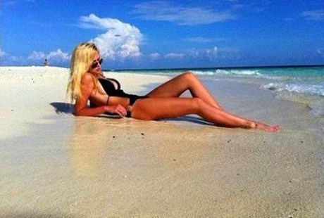 Свежая порция пикантных фото дочурки актрисы Анастасии Заворотнюк