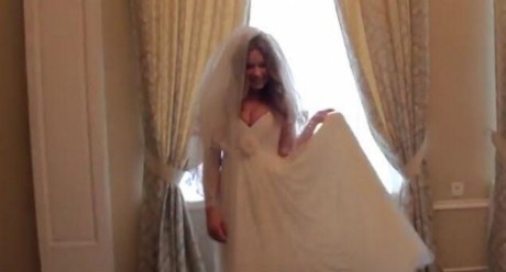 Яна Соломко наконец-то выбрала свадебный наряд