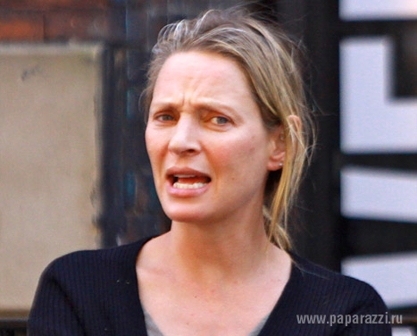 Беременная Ума Турман щеголяет по пляжу в бикини и без макияжа!