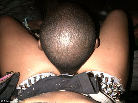 Рианна показала, что у нее между ног! Шок!