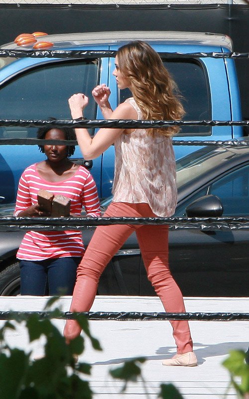 Джессика Альба ввязалась в драку на глазах у прохожих!