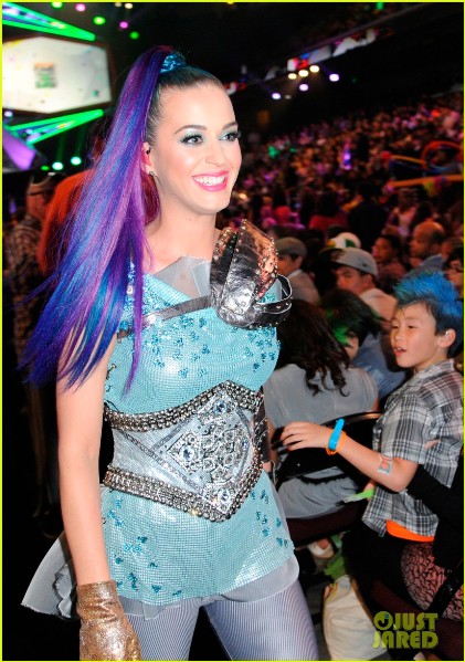 katy-perry-performs-part-of-me-at-kids-choice-awards-2012-02