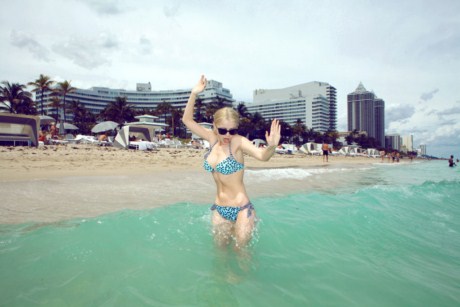 Мика Ньютон похвасталась шикарной фигуркой в купальнике