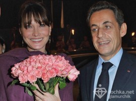  Жена президента Франции Карла Бруни после родов вынуждена носить парик 