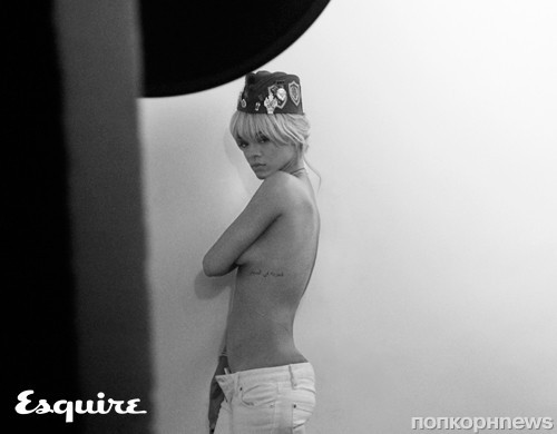 Очередная обнаженная фотосессии Рианны в стиле милитари!