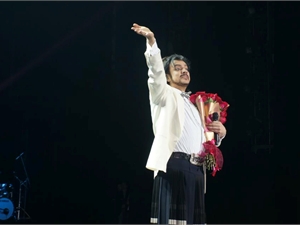 Филипп Киркоров отметил юбилей – певцу исполнилось 45 лет!    Фото с масштабной вечеринки в сеть выл