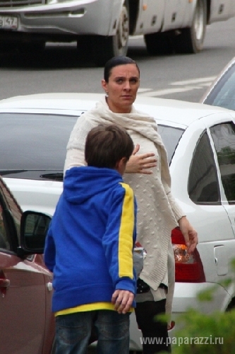 Беременная Елена Ваенга набросилась на папарацци!