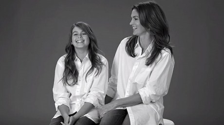  Синди Кроуфорд показала своих маму и дочурку  