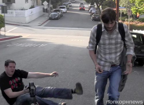 Эштон Катчер отправил папарацци в нокаут!