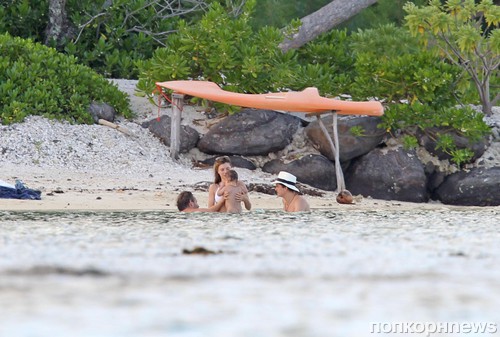 Обнаженные Орландо Блум и Миранда Керр на острове Бора-Бора!