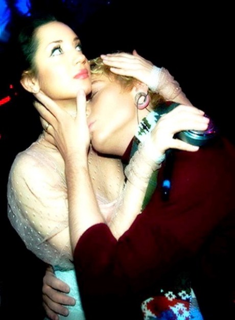 Татьяна Денисова выложила в инет интимные фото с  Александром Кривошапко