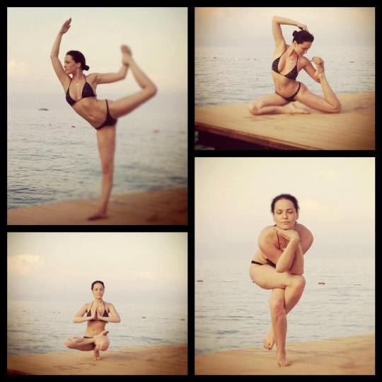 Даша Астафьева вновь шокирует нас неестественными, но сексуальными позами!