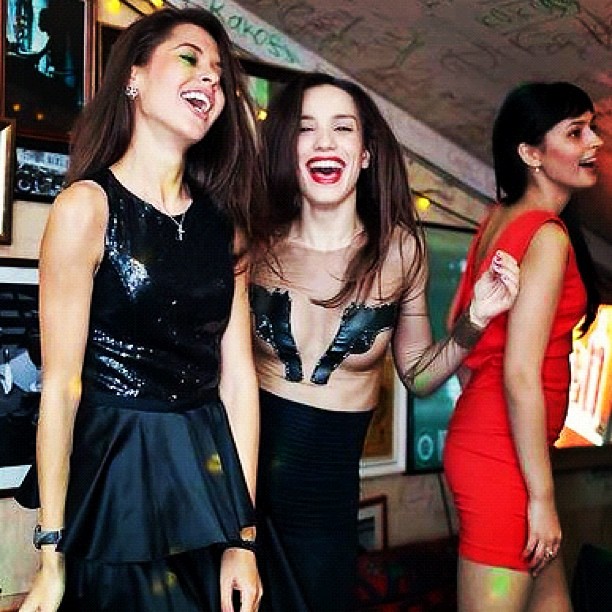 Скромница Виктория Дайнеко бесстыдно засветила грудь!