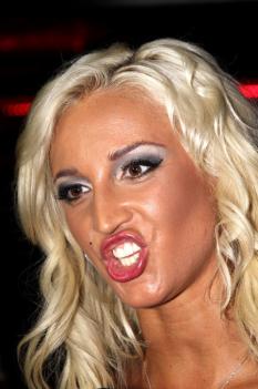 Ужасный макияж звезд шоу-бизнеса: учитесь на их ошибках!