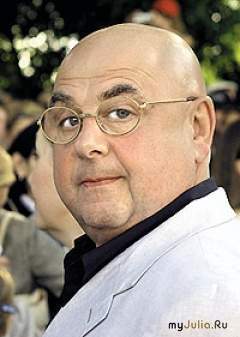 Известнейший российский актер выстрелил в лицо случайной попутчице!