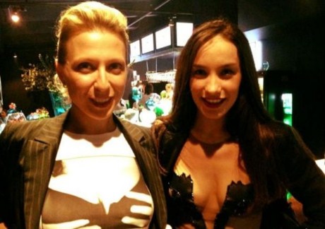 Виктория Дайнеко появилась на людях с голой грудью