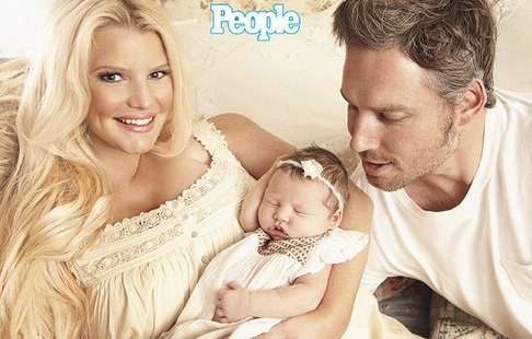 Джессика Симпсон впервые показала свою новорожденную малышку!