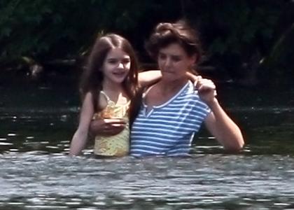 Кэти Холмс и Сури Круз шокировали общественность своими купальными костюмами!