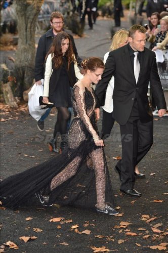 Безвкусный наряд Кристен Стюарт шокировал публику!