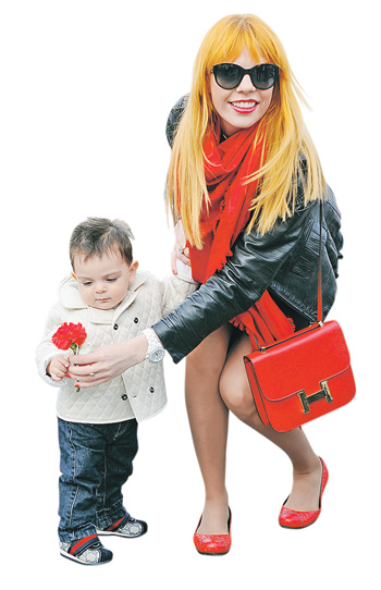 Папарацци, наконец, смогли сфотографировать сына Анастасии Стоцкой!