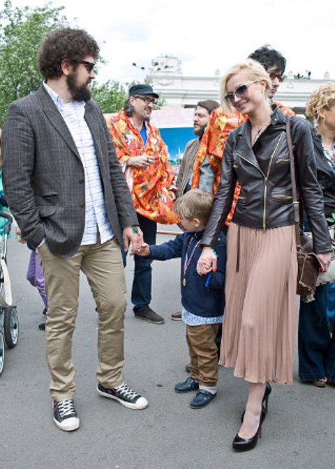 Трое бандитов избили бойфренда Полина Гагариной на ее глазах, в центре столицы!