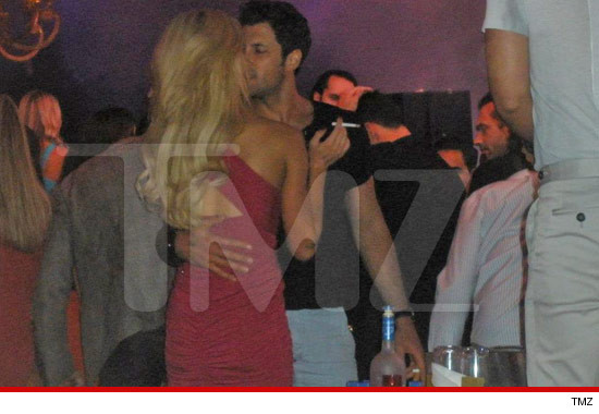 Макс Чмерковский показал свою шикарную любовницу!