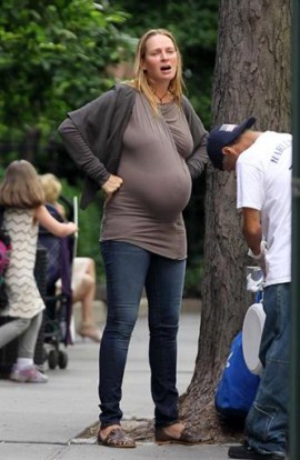   Ума Турман перед родами стала совсем жутко выглядеть  