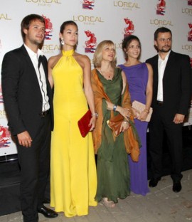 Актриса Вера Глаголева показала своих взрослых дочек 