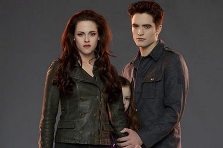 Кристен Стюарт и Роберт Паттинсон показали миру своего ребенка