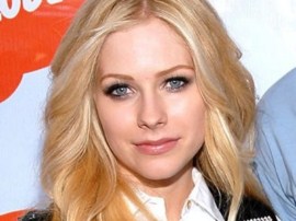 Певица Аврил Лавин изуродовала себя