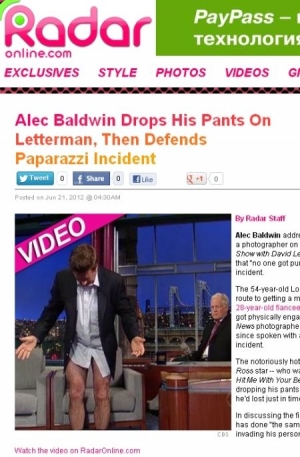 54-летний Алек Болдуин избил папарацци, а после снял штаны перед камерой!