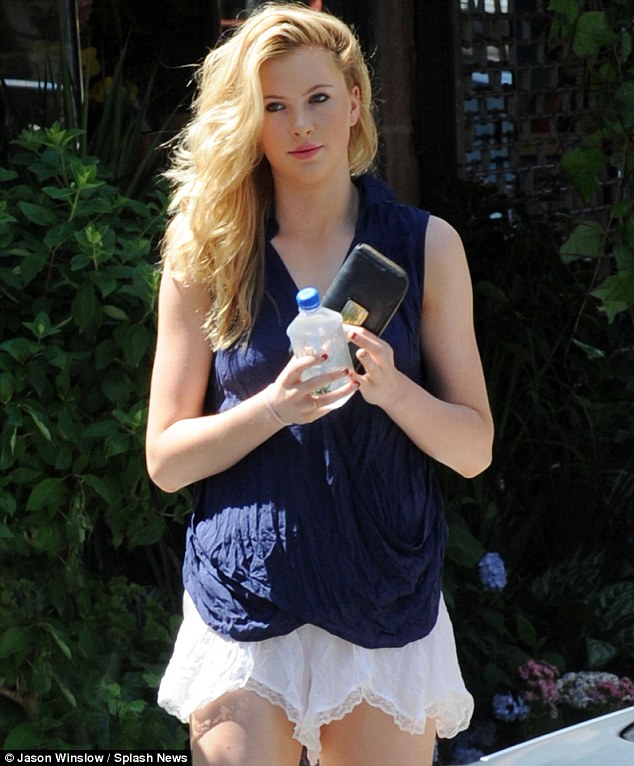 article-0-13D5C53A000005DC-252 634x766