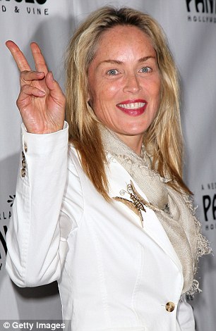 article-2162008-13b222b9000005dc-732 306x470_f48f36224adb0d085885a2a102e49ff5_668