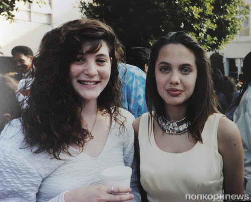 Школьные фотографии Анджелины Джоли ужасают!