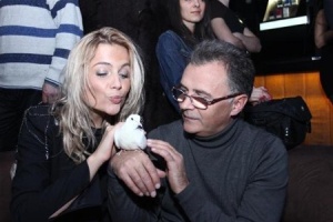 И снова 51-летний Фалеса соблазнил и бросил молодую протеже!