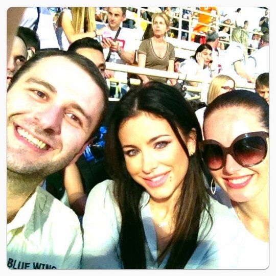 Ани Лорак снова оставила дочь ради вечеринки с друзьями!