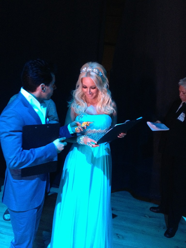 Лера Кудрявцева целовалась с коллегой на глазах у Лазарева!