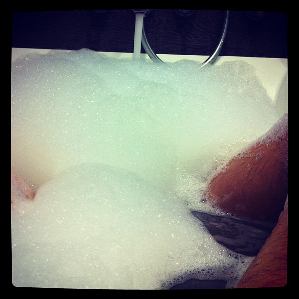 Сережа Лазарев опубликовал свое обнаженное фото в ванной!