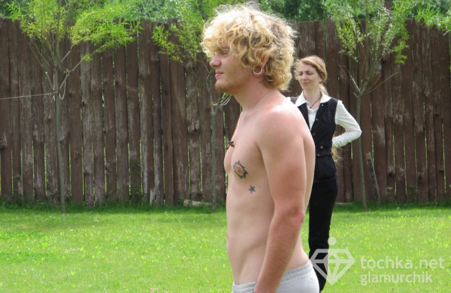 Саша Кривошапко показал обнаженное тело визжащим фанаткам!