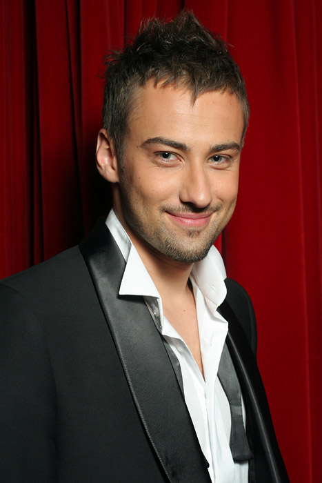 Шок! Жениха Жанны Фриске застукали с грудастой брюнеткой!