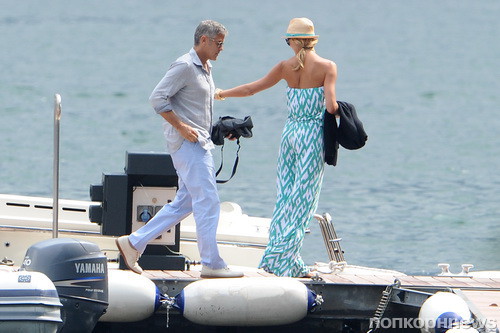 Старичок Джодж Клуни показал миру молодую любовницу!