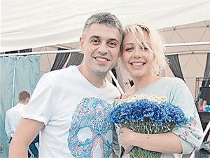 Тина Кароль смутила горожан супер короткими шортиками на Майдане Незалежности!